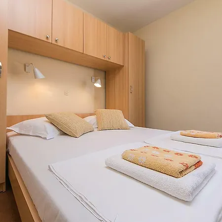 & Beus Vendégház Makarska